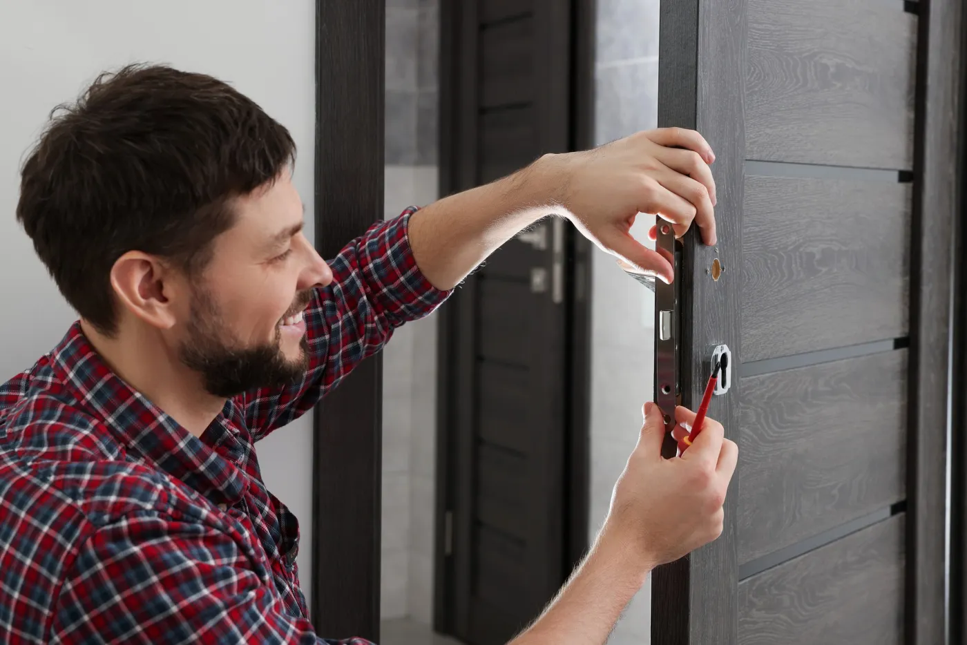 Ajustement d'une serrure multipoints certifiée A2P dans un appartement de Passy